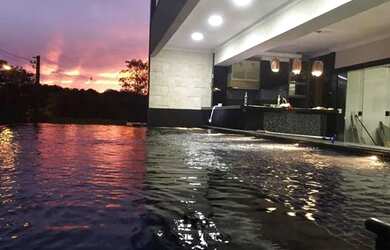 Imagem: A casa em condomínio possui 4 Dormitórios, 5 Banheiros, 4