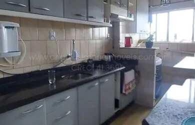 Imagem: O apartamento possui 2 Dormitórios, 1 Banheiro, 1 Vaga na garagem