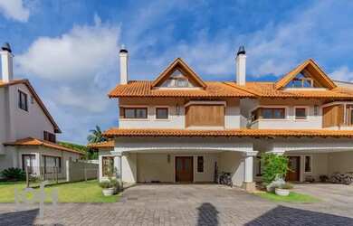 Imagem: O apartamento possui 3 Dormitórios, 1 Banheiro, 3 Vagas na