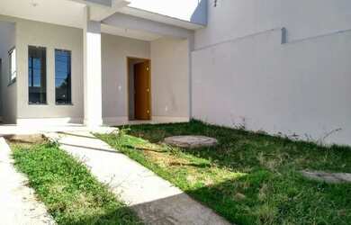 Imagem: A casa possui 2 Dormitórios, 2 Banheiros, 1 Vaga na garagem