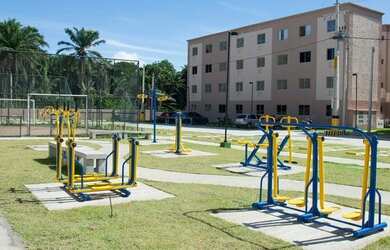 Imagem: O apartamento possui 2 Dormitórios, 1 Banheiro, 1 Vaga na garagem