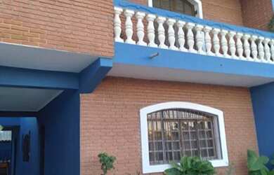 Imagem: A casa possui 3 Dormitórios, 2 Banheiros, 186m² de Área e