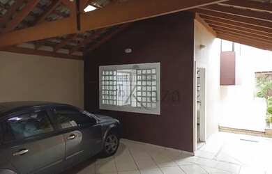 Imagem: A casa possui 3 Dormitórios, 3 Banheiros, 2 Vagas na garagem