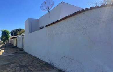 Imagem: A casa possui 3 Dormitórios, 3 Banheiros, 2 Vagas na garagem