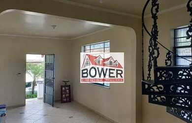 Imagem: A casa possui 5 Dormitórios, 2 Banheiros, 4 Vagas na garagem