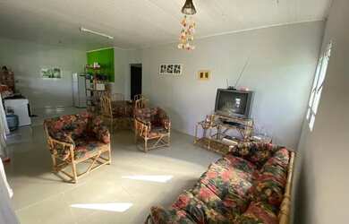 Imagem: A casa possui 3 Dormitórios, 3 Banheiros, 5 Vagas na garagem