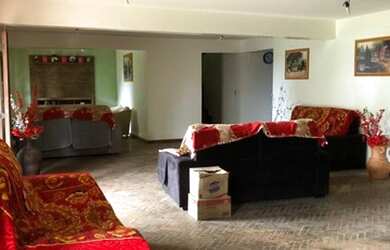 Imagem: A casa possui 4 Dormitórios, 5 Banheiros, 5 Vagas na garagem