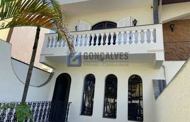 Imagem: A casa possui 3 Dormitórios, 3 Banheiros, 1 Vaga na garagem