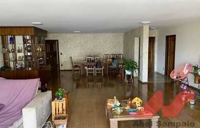 Imagem: O apartamento possui 4 Dormitórios, 3 Banheiros, 3 Vagas na