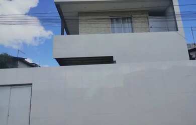 Imagem: A casa possui 3 Dormitórios, 2 Banheiros e 1 Vaga na garagem