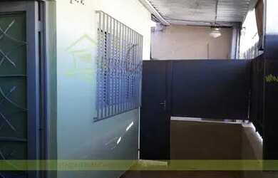 Imagem: A casa possui 2 Dormitórios, 1 Banheiro, 100m² de Área e