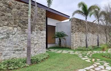 Imagem: A casa em condomínio possui 5 Dormitórios, 5 Banheiros, 5