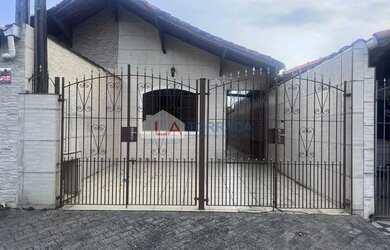 Imagem: A casa possui 2 Dormitórios, 2 Banheiros, 2 Vagas na garagem