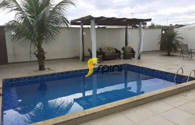 Imagem: A casa possui 4 Dormitórios, 5 Banheiros, 4 Vagas na garagem