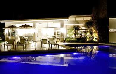 Imagem: A casa em condomínio possui 4 Dormitórios, 5 Banheiros, 4