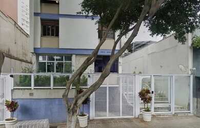 Imagem: O apartamento possui 3 Dormitórios, 1 Banheiro, 1 Vaga na garagem