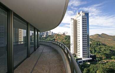 Imagem: O apartamento possui 4 Dormitórios, 5 Banheiros, 5 Vagas na