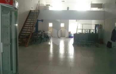 Imagem: O depósito possui 5 Vagas na garagem, 540m² de Área e está