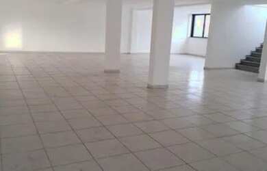 Imagem: A casa possui 3 Dormitórios, 4 Banheiros, 4 Vagas na garagem