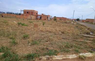 Imagem: O terreno possui 350m² de Área e está localizado em Sítios