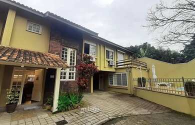 Imagem: A casa em condomínio possui 3 Dormitórios, 2 Banheiros, 1