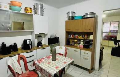 Imagem: A casa possui 2 Dormitórios, 1 Banheiro, 1 Vaga na garagem