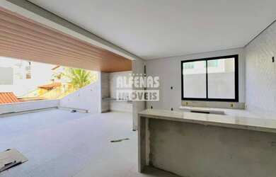 Imagem: A casa possui 3 Dormitórios, 3 Banheiros, 2 Vagas na garagem