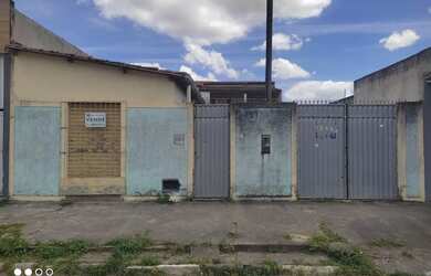 Imagem: A casa possui 3 Dormitórios, 2 Banheiros e está localizado