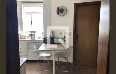 Imagem: O apartamento possui 4 Dormitórios, 2 Banheiros, 2 Vagas na