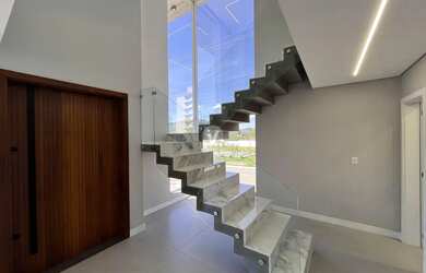 Imagem 12: Casa com 229 m², pátio e 2 vagas de garagem em condomínio fechado em...