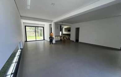 Imagem: A casa em condomínio possui 3 Dormitórios, 4 Banheiros, 4