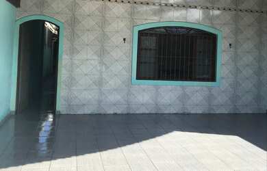 Imagem: A casa possui 2 Dormitórios, Acomodam 8 pessoas, 2 Vagas na