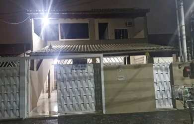 Imagem: A casa possui 3 Dormitórios, 1 Banheiro, 3 Vagas na garagem