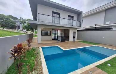 Imagem: A casa possui 3 Dormitórios, 5 Banheiros, 4 Vagas na garagem