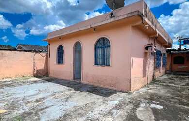 Imagem: A casa em condomínio possui 5 Dormitórios, 3 Banheiros, 5