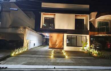 Imagem: A casa em condomínio possui 5 Dormitórios, 5 Banheiros, 5