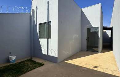 Imagem: A casa possui 2 Dormitórios, 1 Banheiro, 1 Vaga na garagem