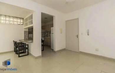 Imagem: Apartamento de 1 dormitório, com um pequeno pátio no bairro