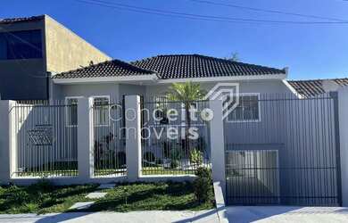 Imagem: A casa possui 3 Dormitórios, 2 Banheiros, 3 Vagas na garagem