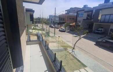 Imagem: A casa possui 4 Dormitórios, 5 Banheiros, 4 Vagas na garagem