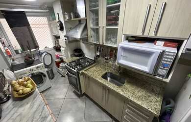 Imagem: O apartamento possui 2 Dormitórios, 1 Banheiro, 1 Vaga na garagem