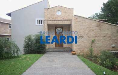 Imagem: A casa em condomínio à venda possui 4 Dormitórios, 5 Banheiros