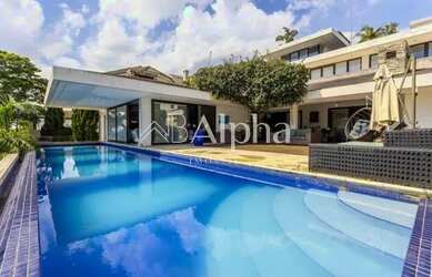 Imagem: A casa em condomínio possui 4 Dormitórios, 5 Banheiros, 4