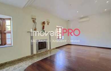 Imagem: A casa possui 4 Dormitórios, 5 Banheiros, 4 Vagas na garagem