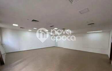 Imagem: O depósito possui 3 Vagas na garagem, 258m² de Área e está