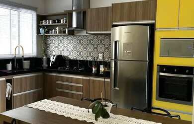 Imagem: A casa em condomínio possui 2 Dormitórios, 1 Banheiro, 2 Vagas