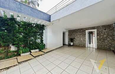 Imagem: A casa possui 2 Dormitórios, 3 Banheiros, 3 Vagas na garagem