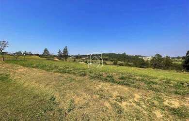 Imagem: O terreno possui 2.214m² de Área e está localizado em Loteamento