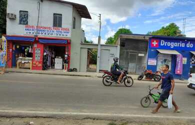 Imagem: A casa possui 3 Dormitórios, 2 Banheiros e está localizado