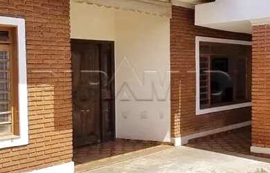 Imagem: A casa possui 3 Dormitórios, 3 Banheiros, 4 Vagas na garagem